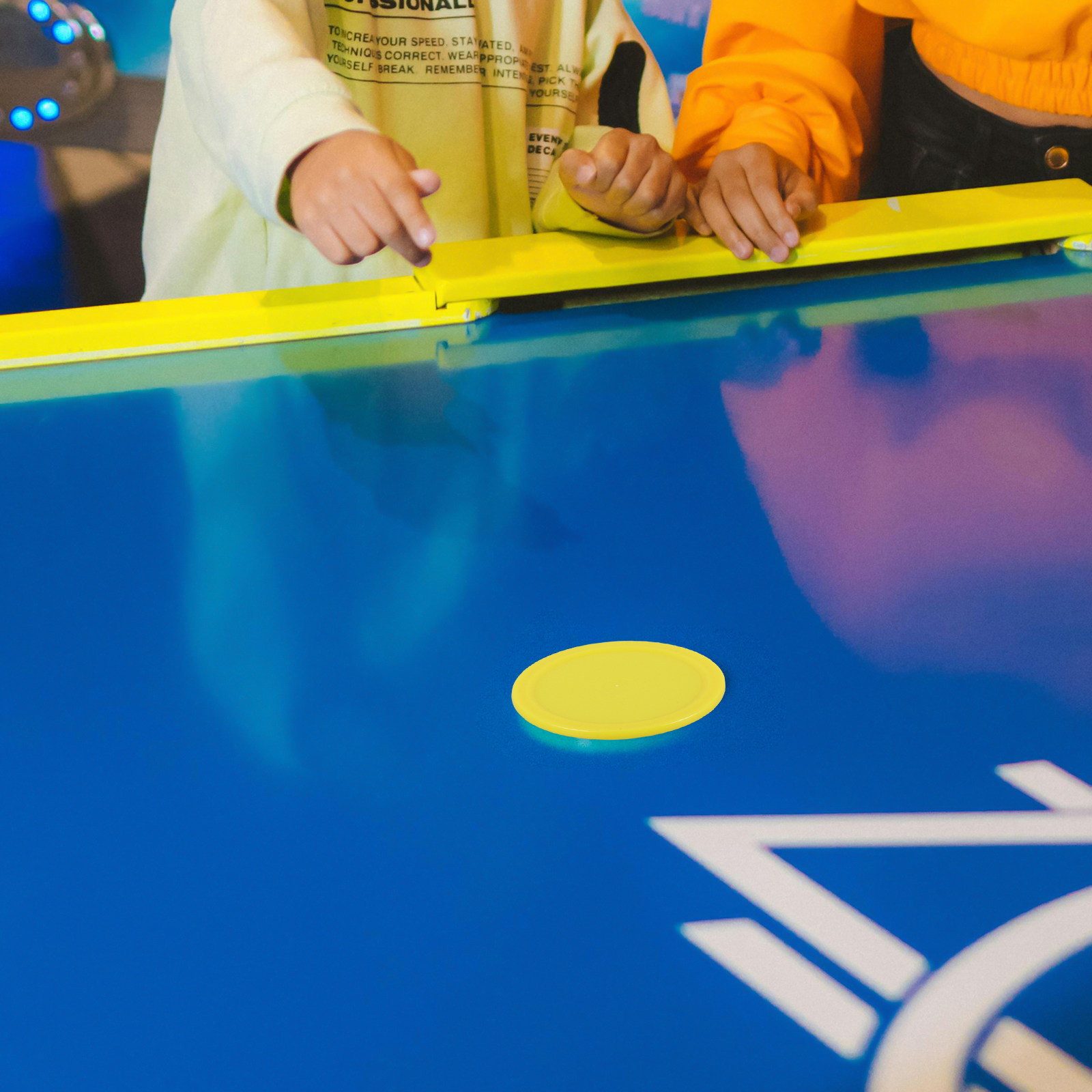 Air Hockey Table - 16 قطعة من قطع الهوكي البلاستيكية،